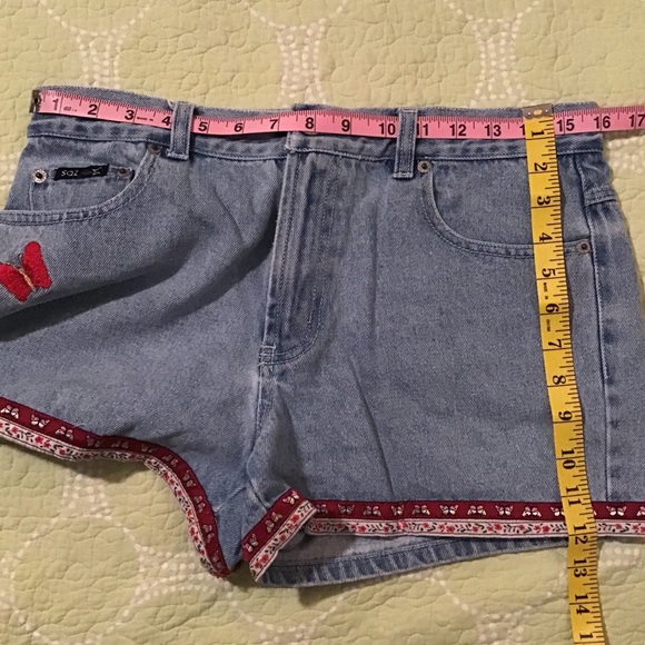 SQZ Jeans denim shorts with butterfly theme - Picture 4 of 4